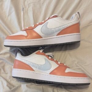 Nike Court Borough Low 2 SE Sneakers
DM1216-100 Youth Size 6.5 Women's Size 8